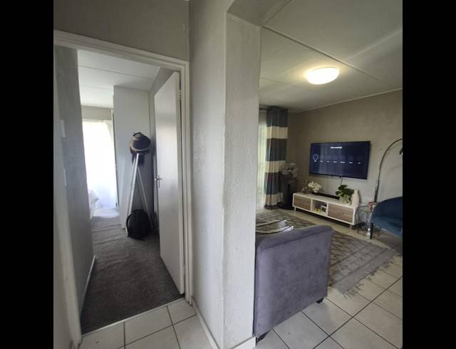 2 BEDROOM APARTMENT FOR SALE IN WILGEHEUWEL